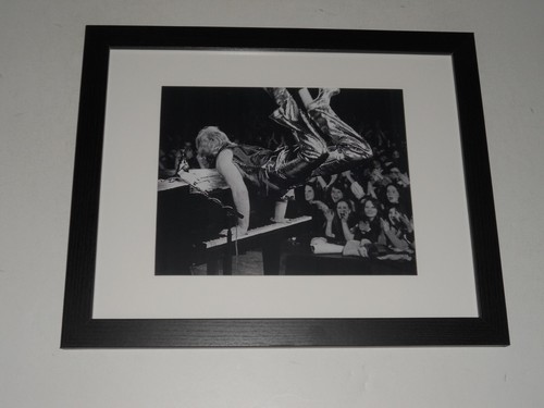 Framed elton john 1975 - framed,